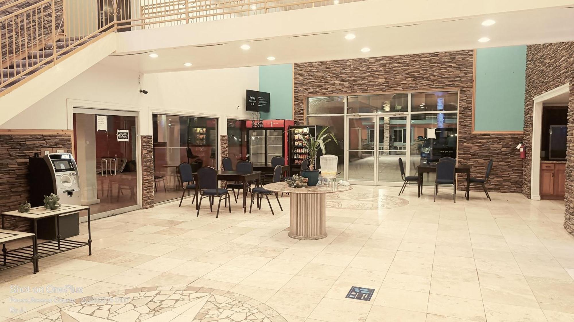 Hotel B&j And Pecos