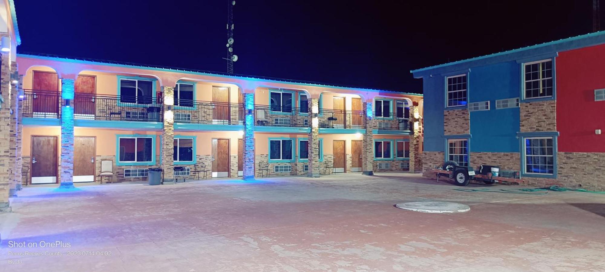 Hotel B&j And Pecos