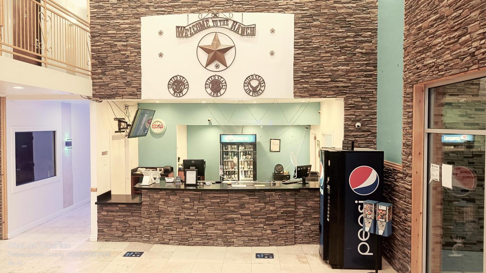 Hotel B&j And Pecos