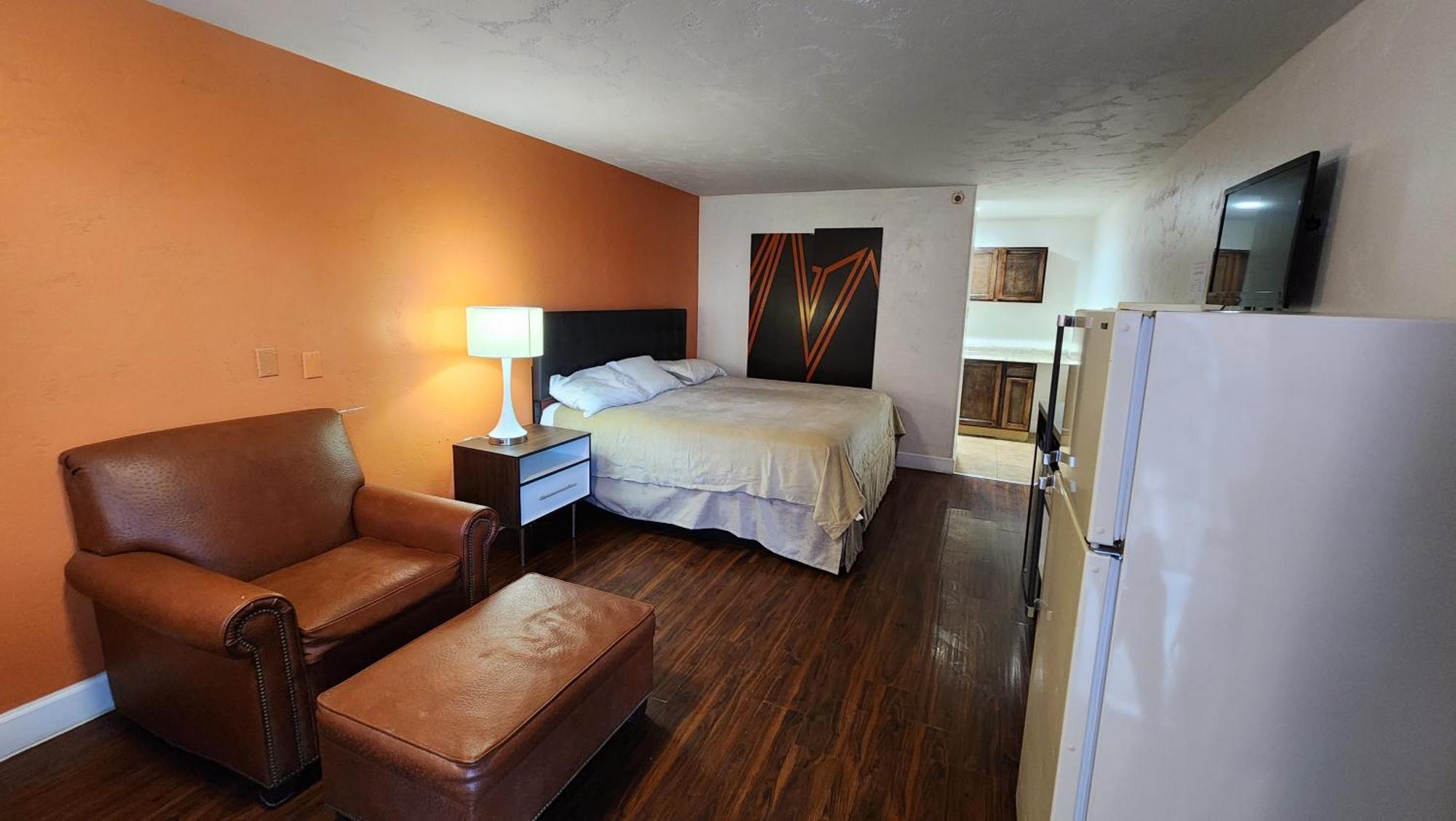Hotel B&j And 3*