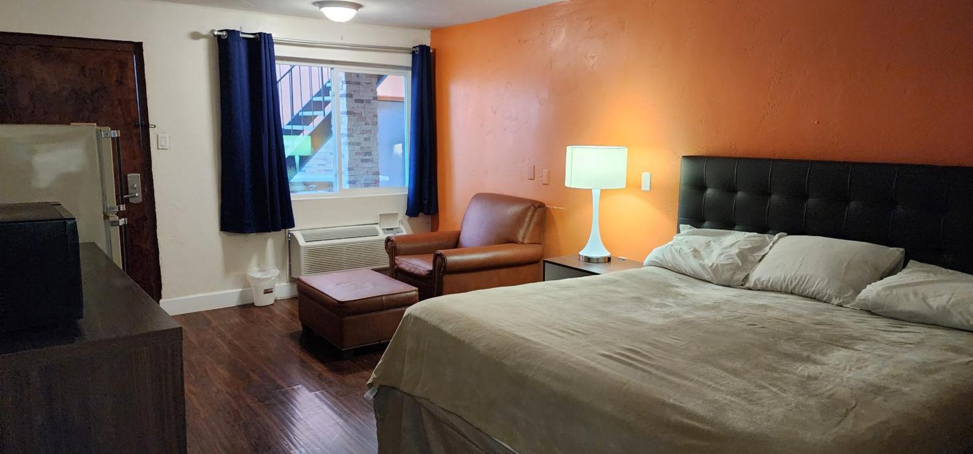 Hotel B&j And Pecos