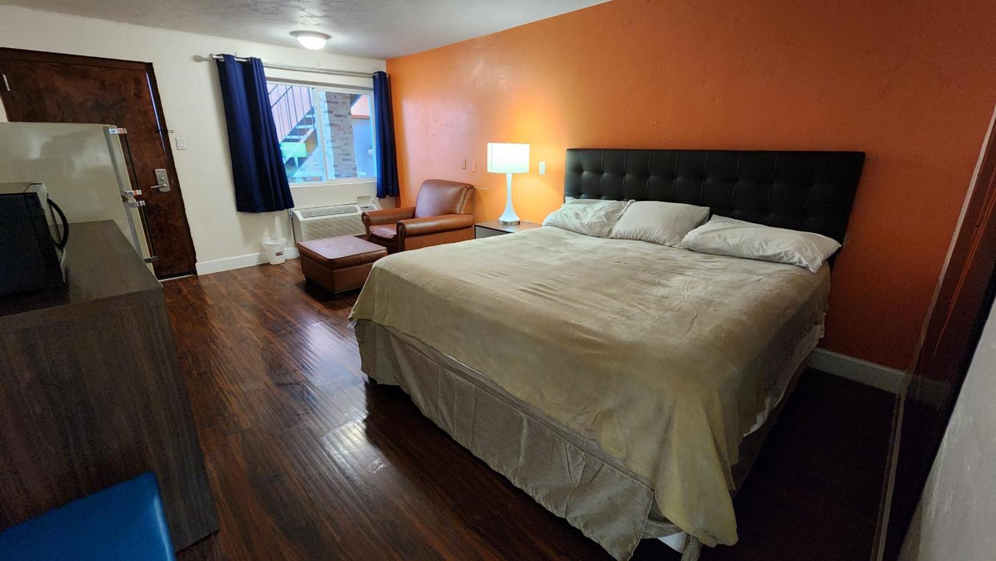 Hotel B&j And 3*