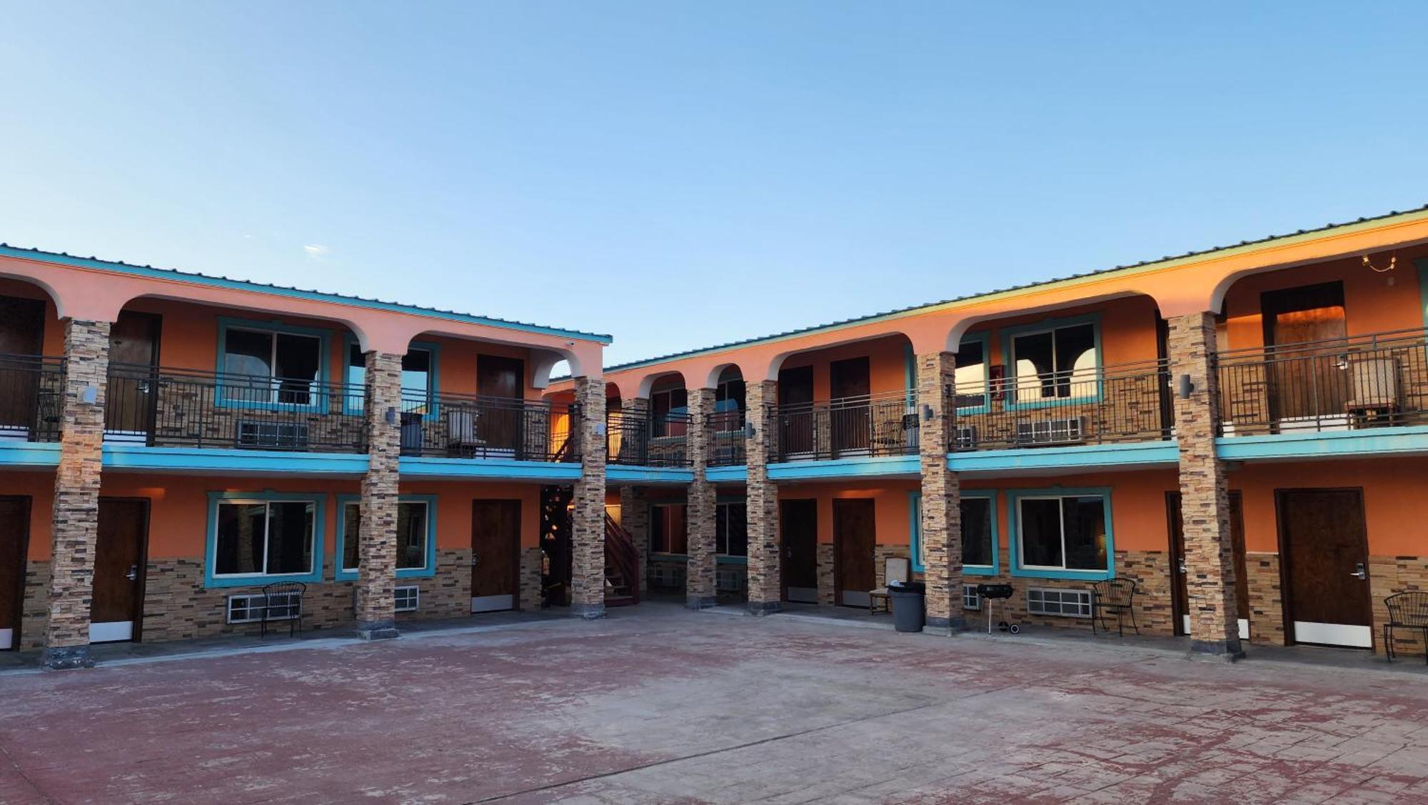 B&j And Hotel Pecos