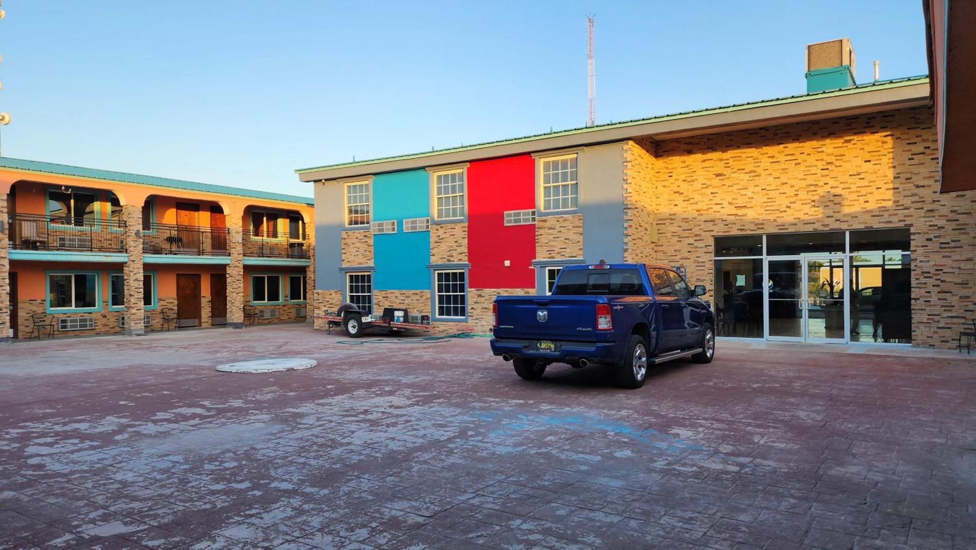 B&j And Hotel Pecos