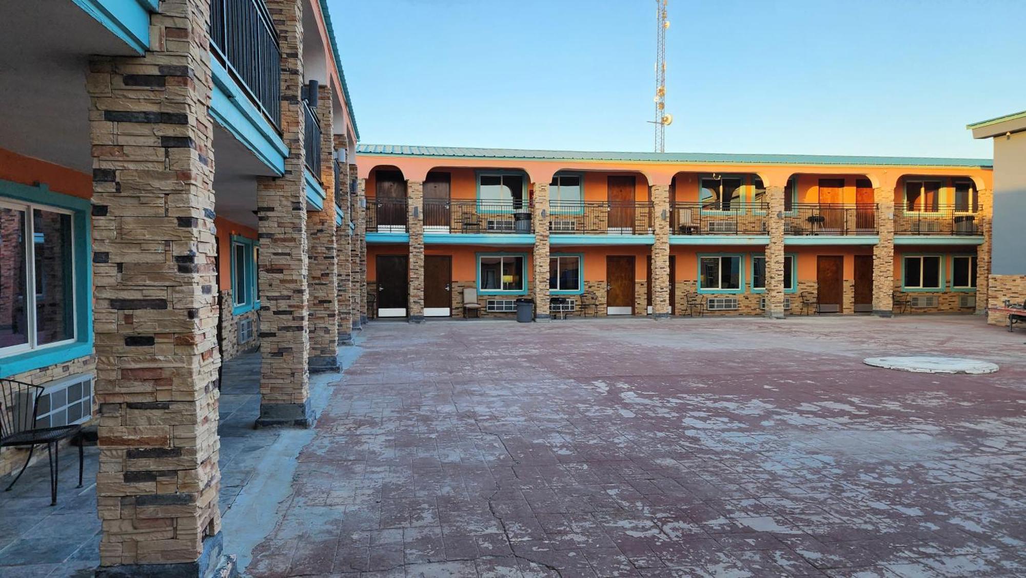 Hotel B&j And